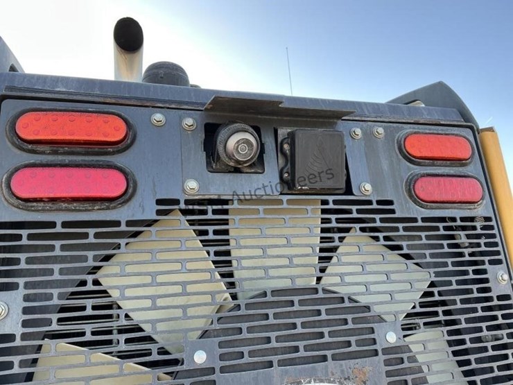 2017-deere-624k-image-19