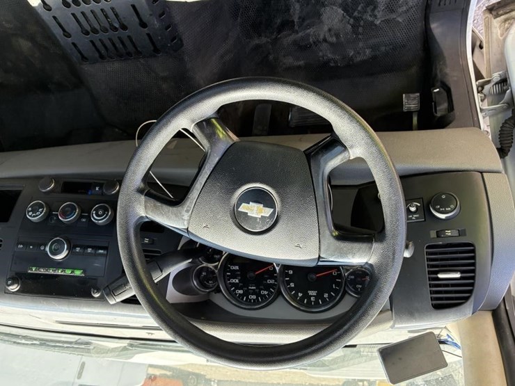 2011-chevrolet-silverado-2500-image-15