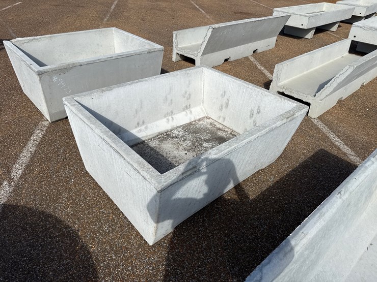 #9474-•-4x5-conrete-feed-trough-image-1