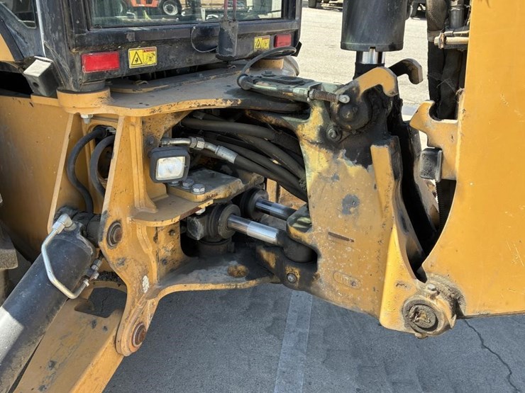 2014-caterpillar-430e-image-23