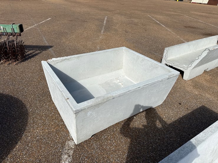 #9473-•-4x5-conrete-feed-trough-image-1