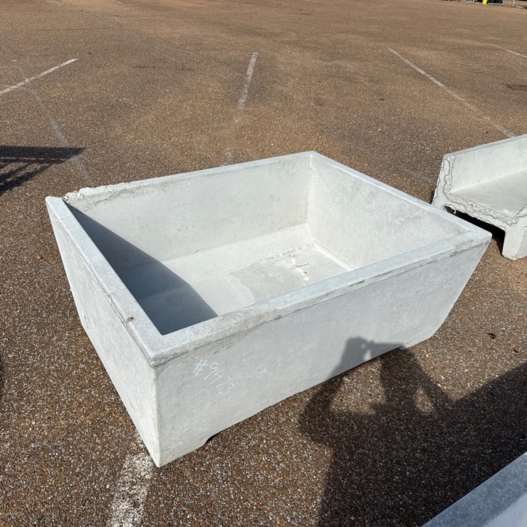 #9473 • 4x5 conrete feed trough