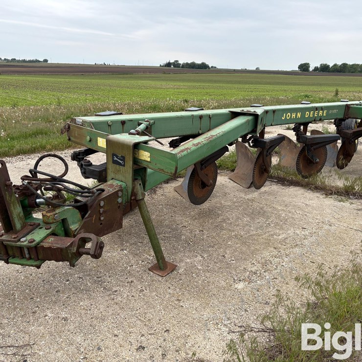 JOHN DEERE 2700