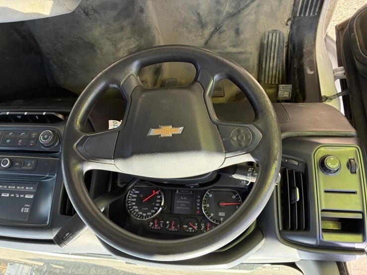 2018-chevrolet-silverado-1500-image-13