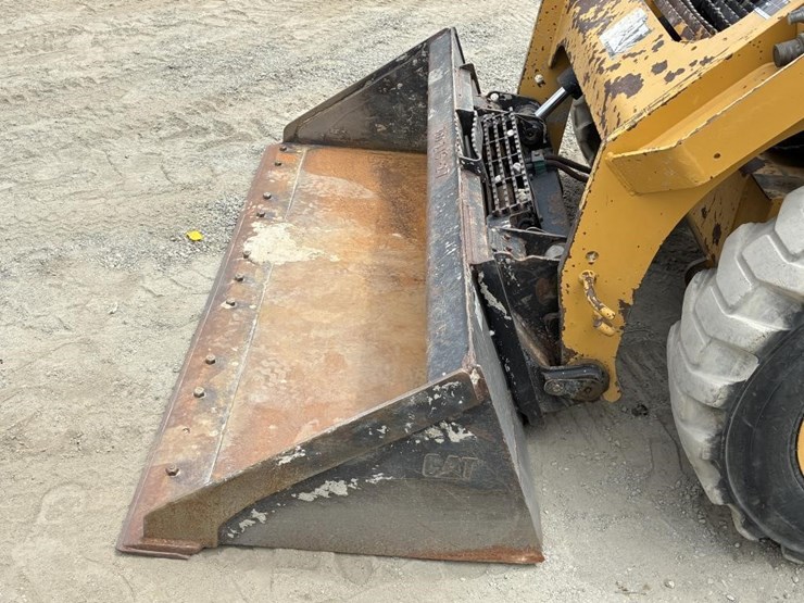 2014-caterpillar-246d-image-5