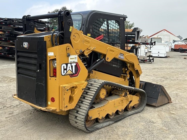 2019-caterpillar-259d3-image-3