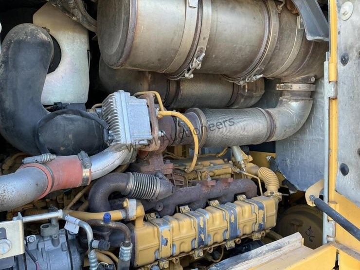2017-deere-624k-image-16