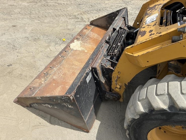 2014-caterpillar-246d-image-8