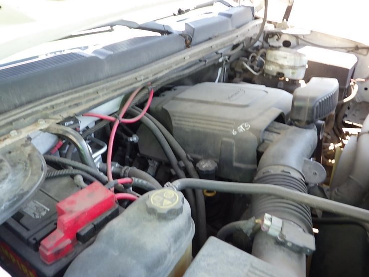 2013-chevrolet-3500hd-image-30