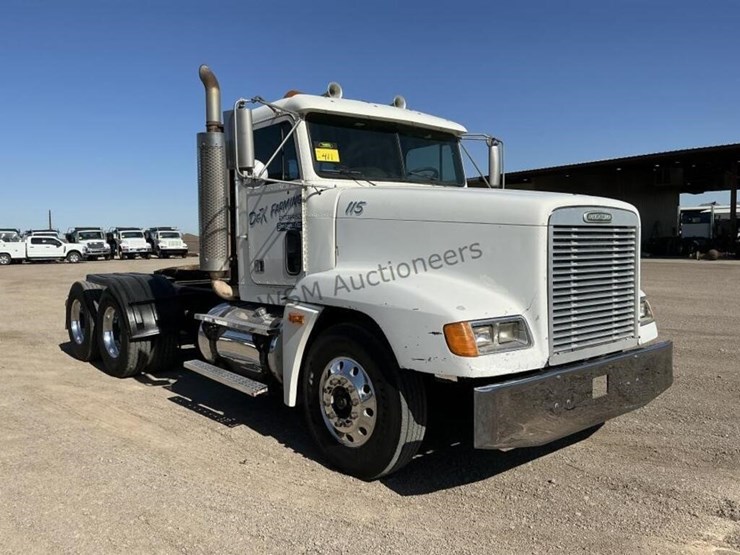 1999-freightliner-fld120-image-3