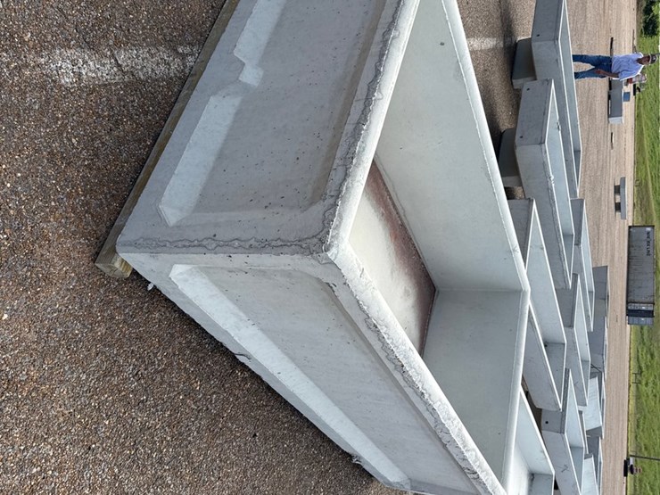 #9490-•-9x5-concrete-water-trough-image-4