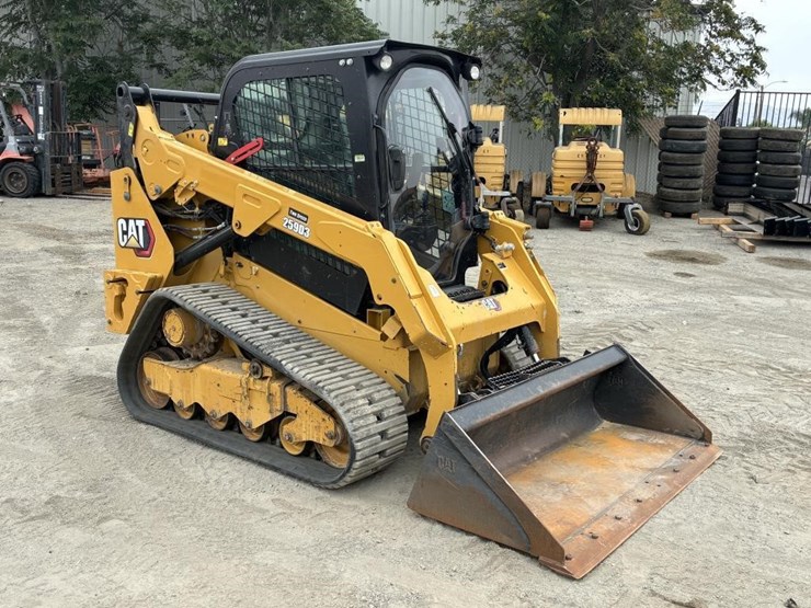 2020-caterpillar-259d3-image-2