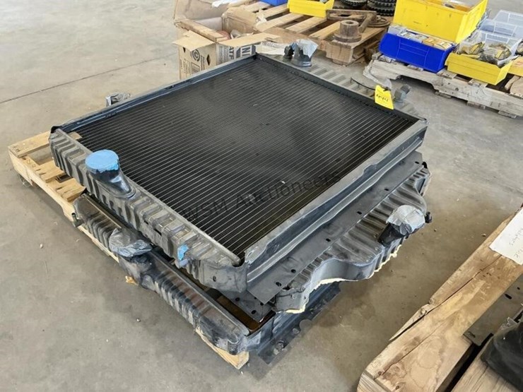 pallet-of-rebuilt-international-truck-radiators-image-1