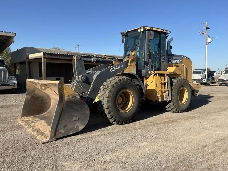 2017-deere-624k-image-2