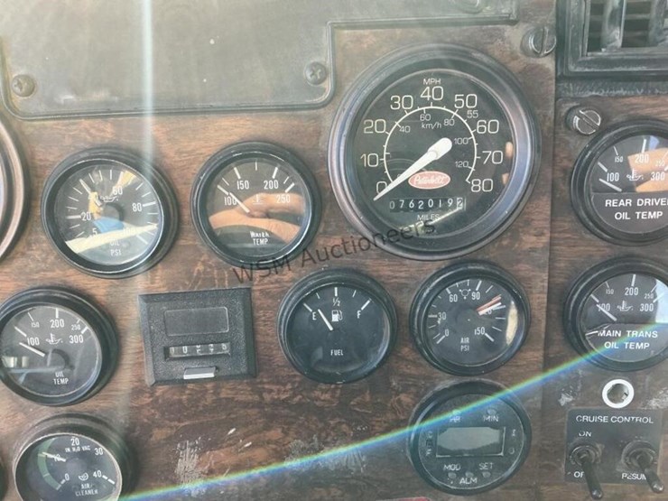 1997-peterbilt-379-image-18