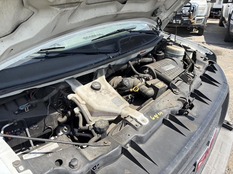 2011-gmc-3500-image-8