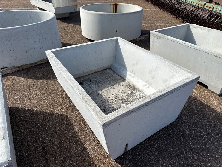 #9474-•-4x5-conrete-feed-trough-image-4