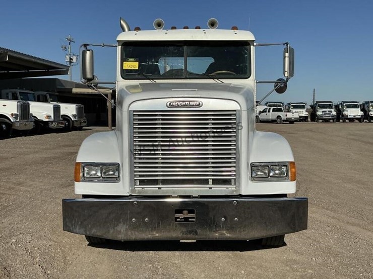 2000-freightliner-fld120-image-2