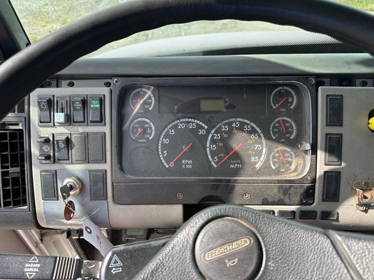 #13-•-2003-freightliner-fl-80-dumptruck-image-46