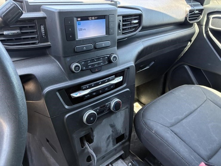 2020-ford-explorer-image-23