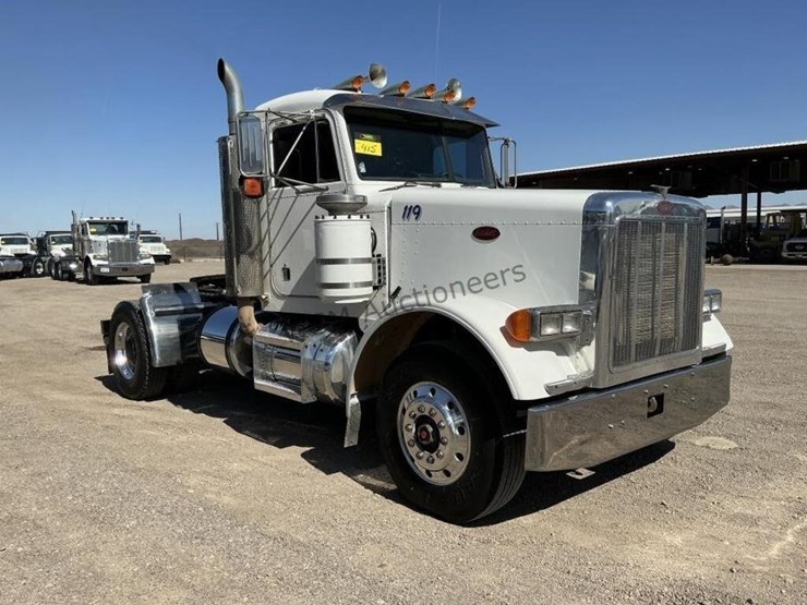 1993-peterbilt-379-image-3