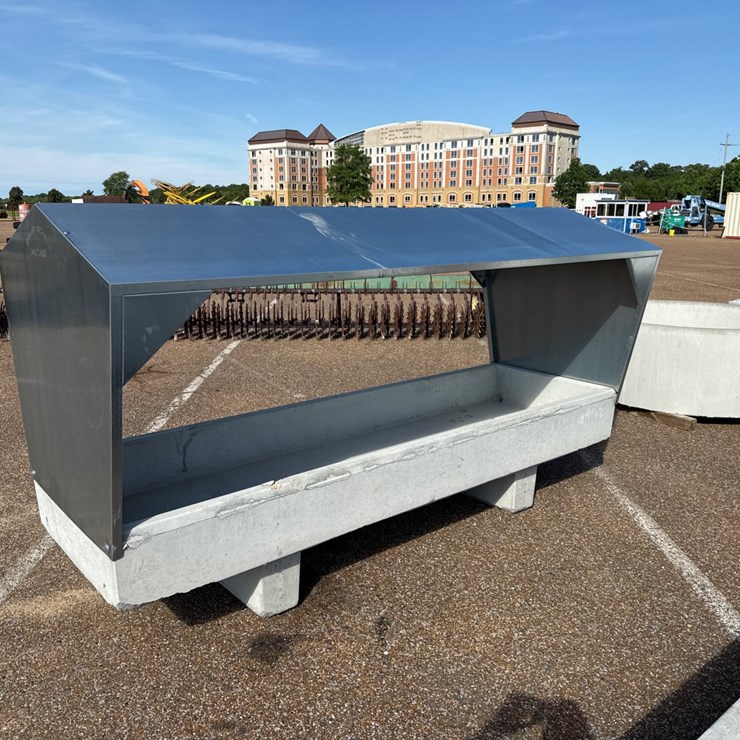 #9469 • 3x10 concrete feed trough w/cover