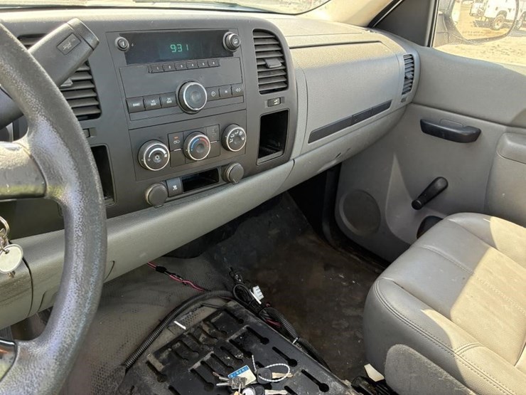 2011-chevrolet-silverado-2500-image-18