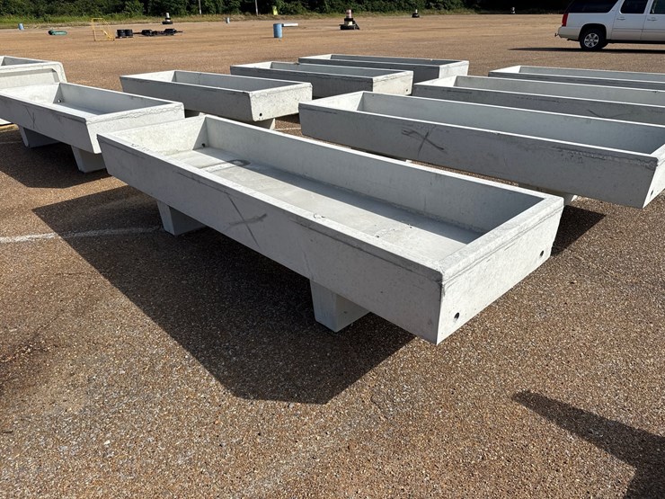 #9482-•-3x10-concrete-feed-trough-image-2