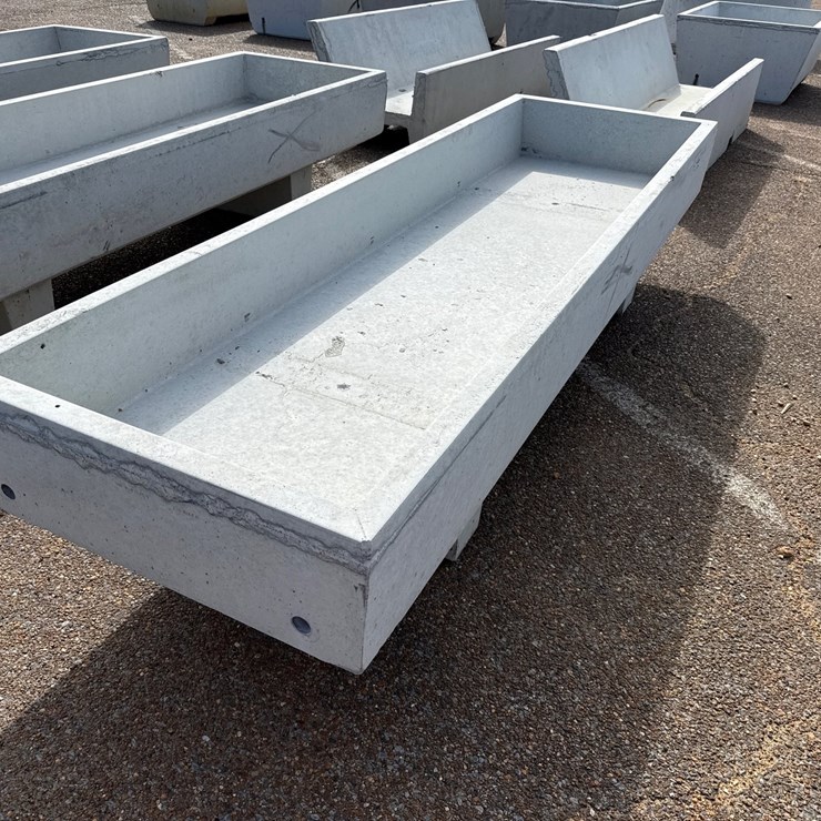 #9483 • 3x10 concrete feed trough