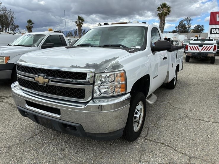 2011-chevrolet-silverado-2500-image-1