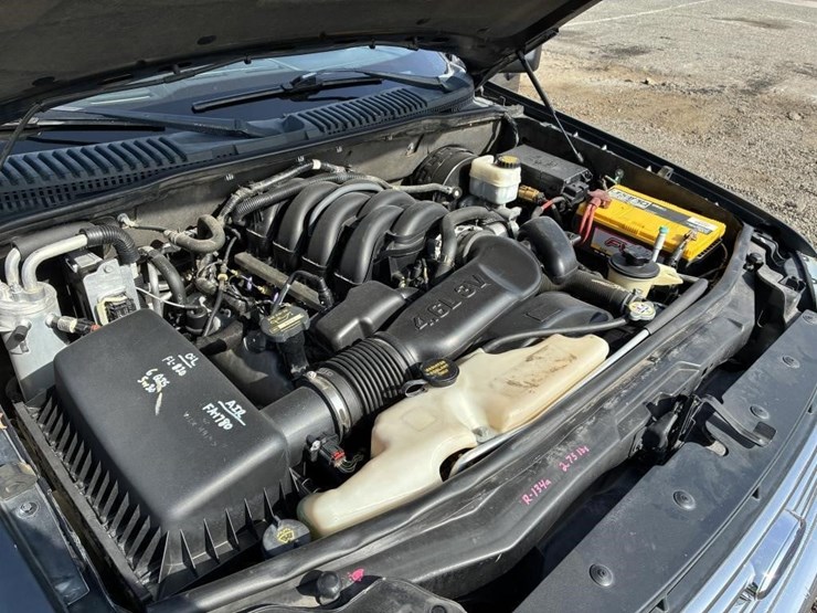 2010-ford-explorer-xlt-image-8
