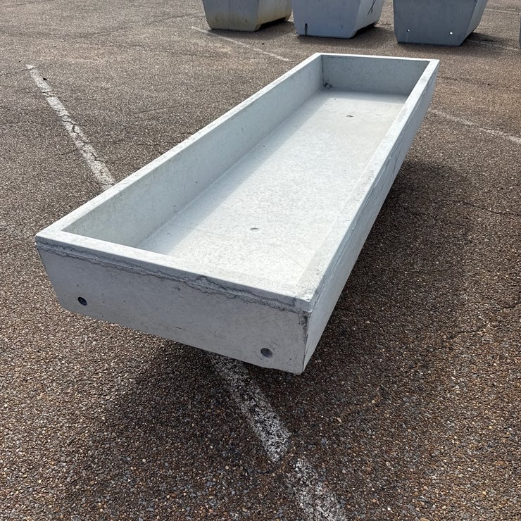 #9485 • 3x10 concrete feed trough