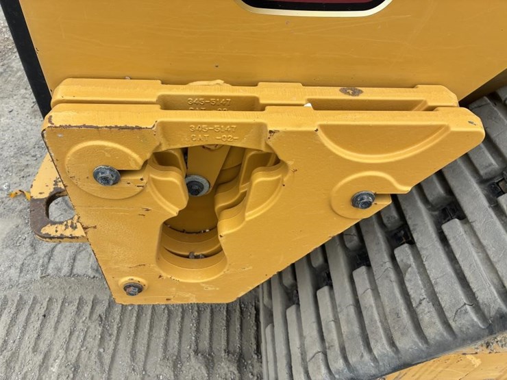 2020-caterpillar-259d3-image-15