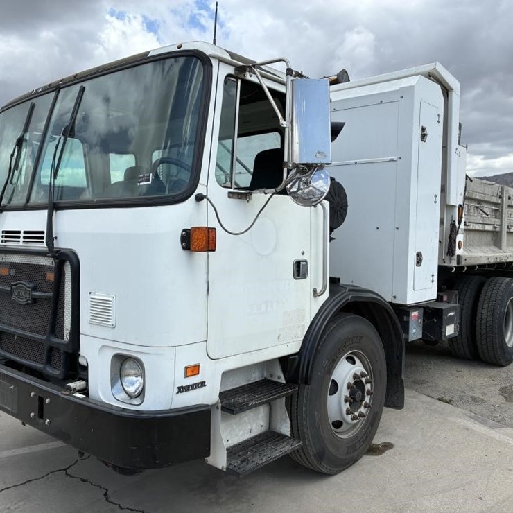 2011 AUTOCAR XPEDITOR