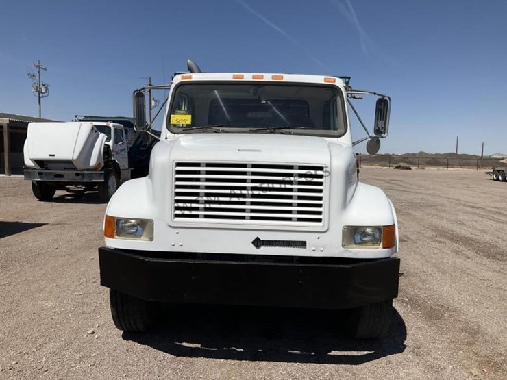 2000-international-4900-image-2