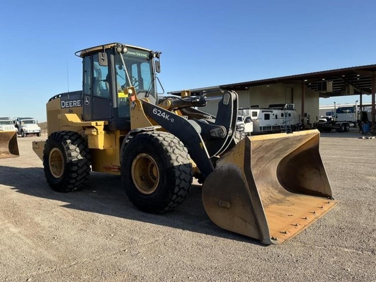 2017-deere-624k-image-4