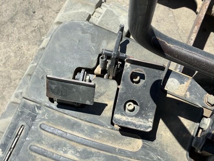 2016-deere-17g-image-16