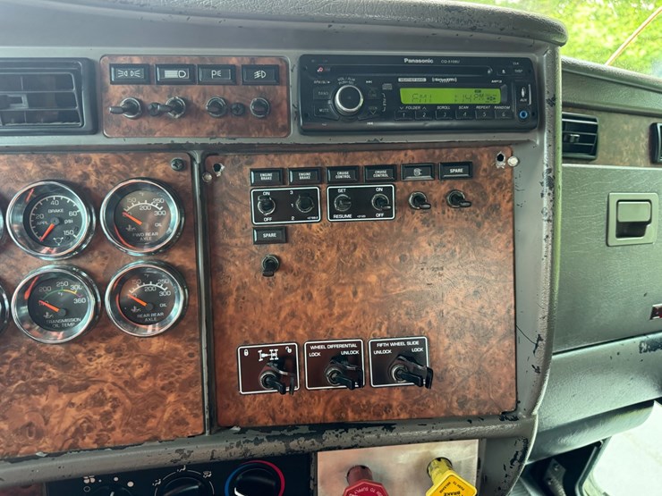 2007-kenworth-t800-image-10