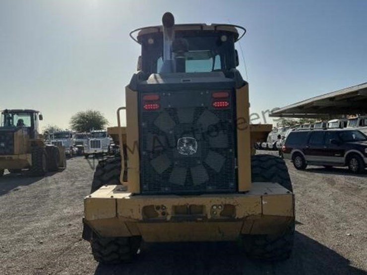 2017-deere-624k-image-6