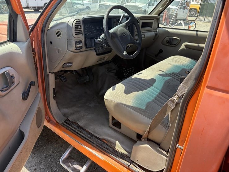 2000-chevrolet-silverado-2500-image-15