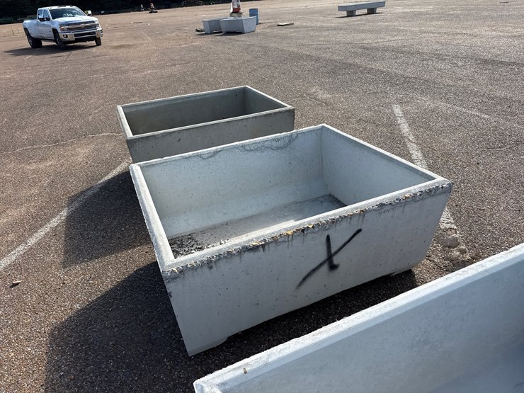 #9477-•-4x5-conrete-feed-trough-image-3