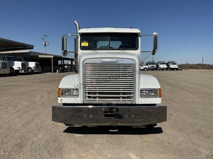 1999-freightliner-fld120-image-2