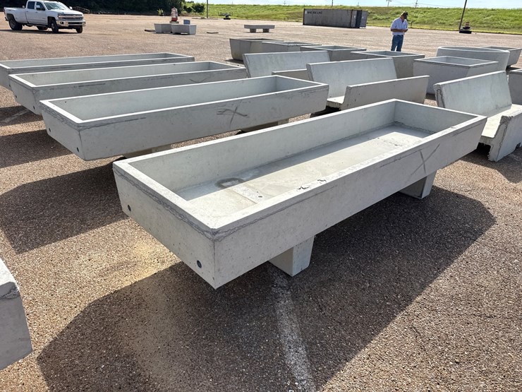 #9482-•-3x10-concrete-feed-trough-image-3