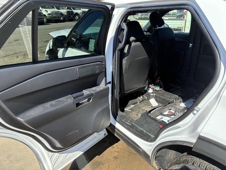 2025-ford-explorer-image-16