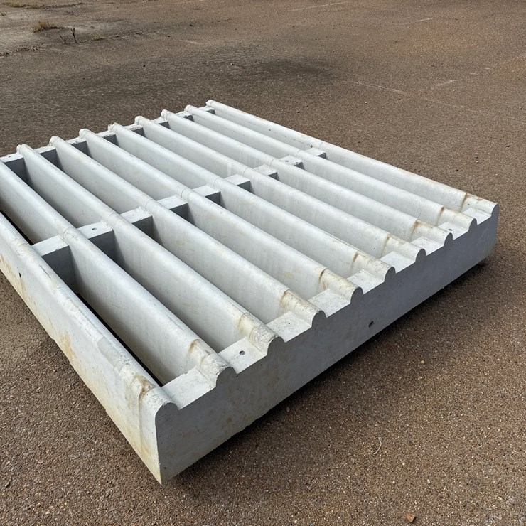 #9491 • Concrete cattle gap
