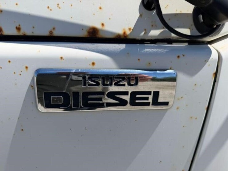 2015-isuzu-nrr-image-38