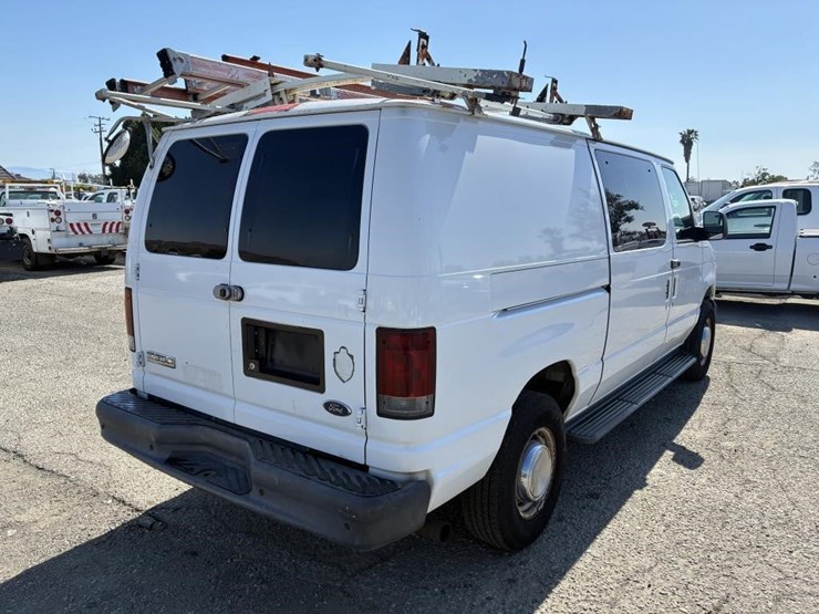 2006-ford-e350-image-3