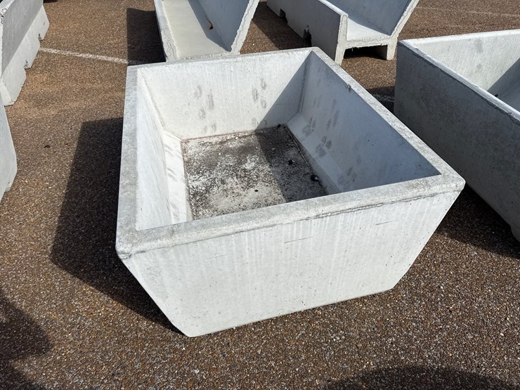 #9474-•-4x5-conrete-feed-trough-image-2