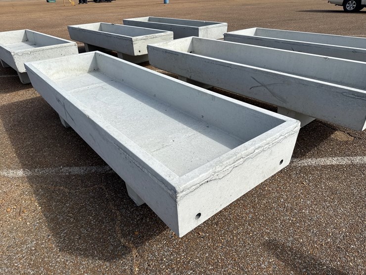 #9483-•-3x10-concrete-feed-trough-image-4