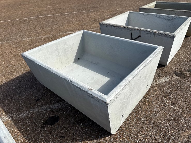 #9476-•-4x5-conrete-feed-trough-image-2